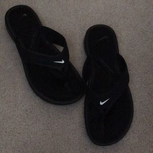 Brand New Nike’s! Black sandals